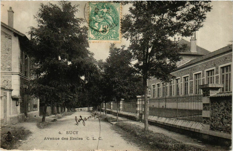 Carte postale ancienne Sucy Avenue des Ecoles