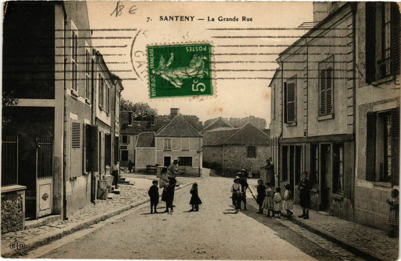 Carte postale ancienne Santeny La Grande Rue à Santeny