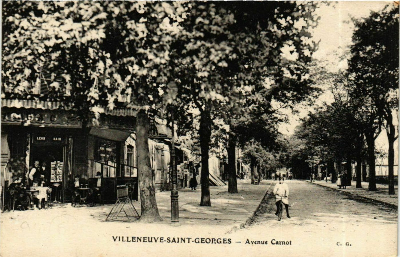 Carte postale ancienne Villeneuve-Saint-Georges Avenue Carnot à Villeneuve-Saint-Georges