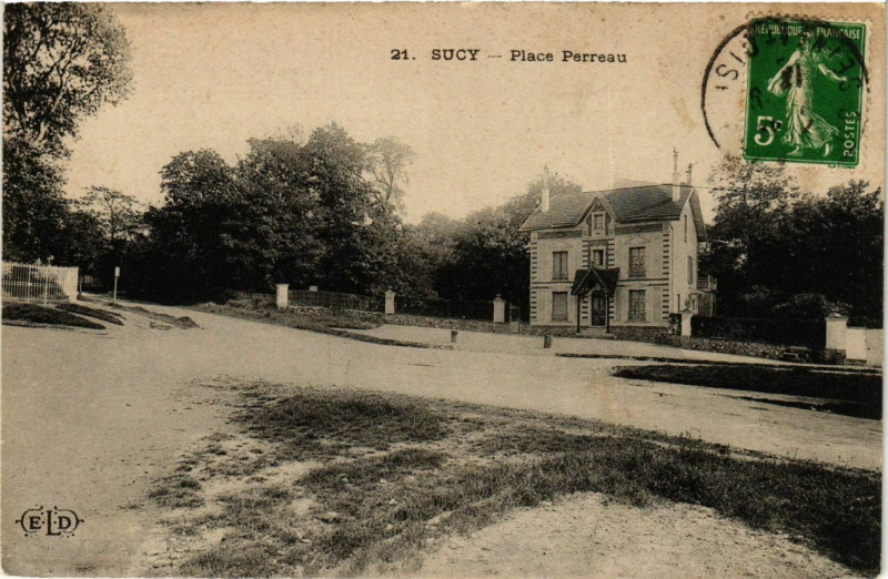 Carte postale ancienne Sucy Place Perreau
