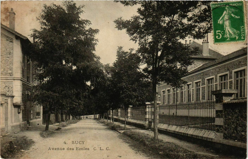 Carte postale ancienne Sucy Avenue des Ecoles