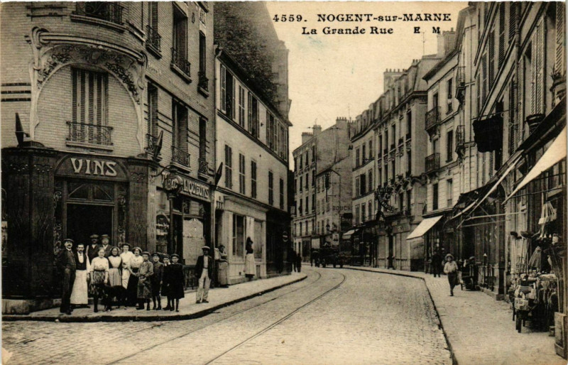Carte postale ancienne Nogent-sur-Marne La Grande Rue à Nogent-sur-Marne