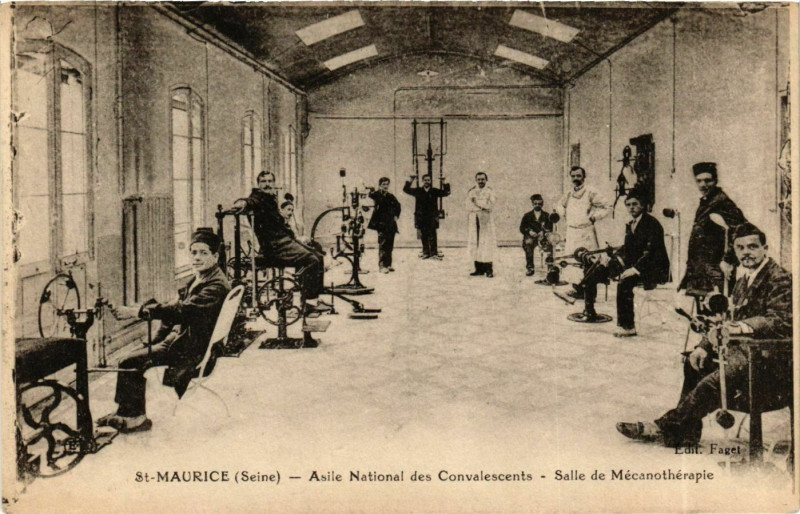 Carte postale ancienne Saint-Maurice Asile Nat. Des Convalescents Salle de Mécanothérapie à Saint-Maurice