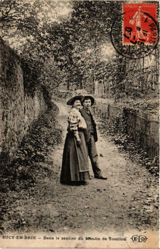 Carte postale ancienne Sucy-en-Brie Dans le sentier du Moulin du Touillon à Sucy-en-Brie
