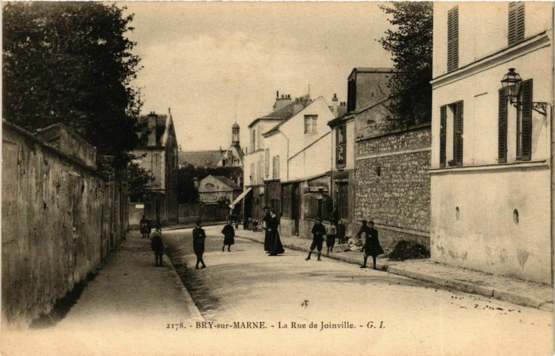 Carte postale ancienne Bry-sur-Marne Rue de Joinville à Bry-sur-Marne