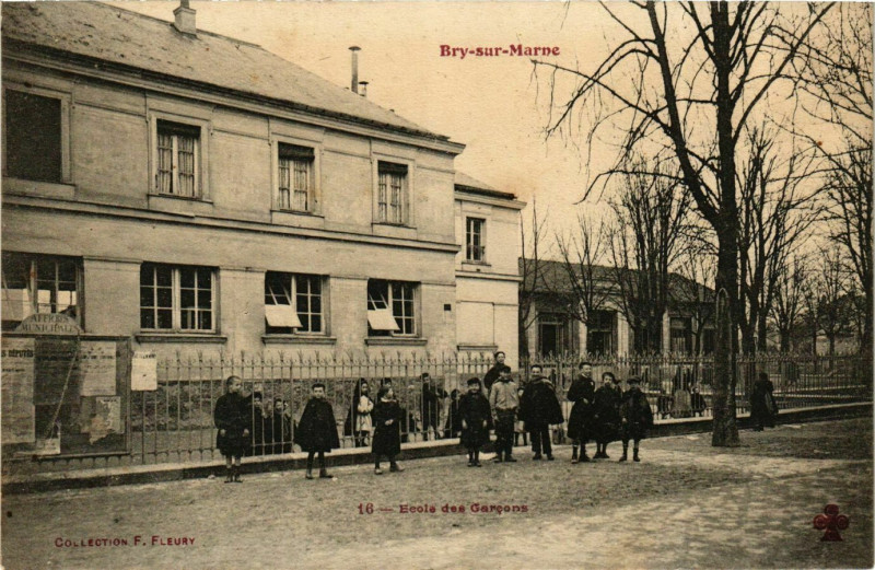 Carte postale ancienne Bry-sur-Marne Ecole des Garcons à Bry-sur-Marne