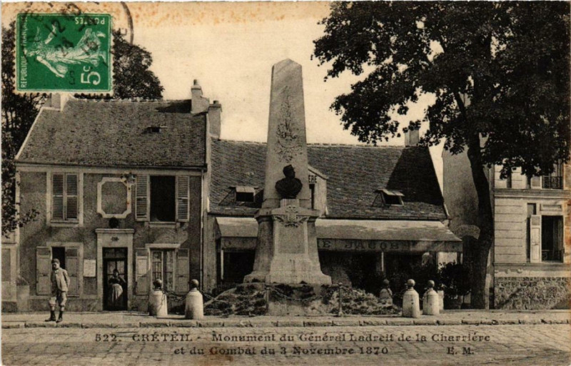 Carte postale ancienne Creteil Monument du General Ladreit de la Charriere à Créteil