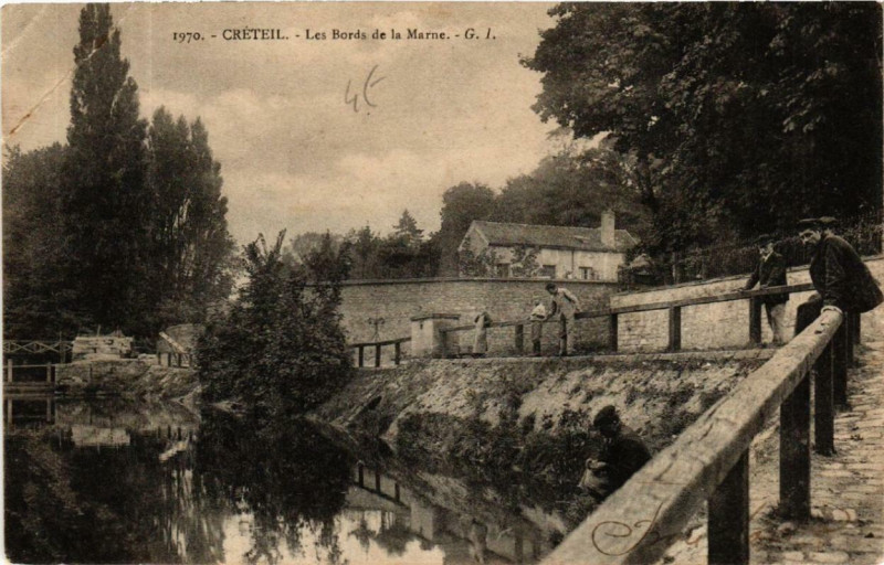 Carte postale ancienne Creteil Les Bords de la Marne à Créteil