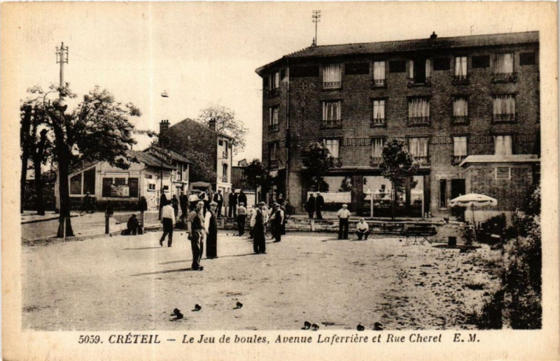 Carte postale ancienne Creteil Le Jeu de boules Avenue Laferriere à Créteil