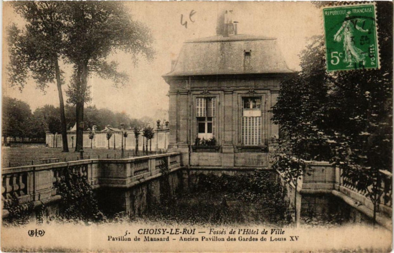 Carte postale ancienne Choisy-le-Roi Fosses de l'Hotel de Ville Pavillon de Mansard à Choisy-le-Roi