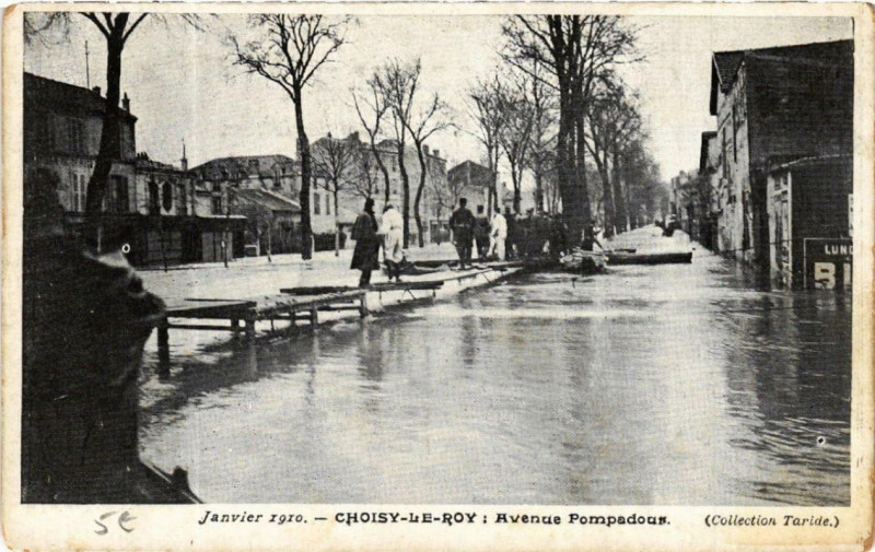 Carte postale ancienne Choisy-le-Roi Avenue Pompadour Inondations 1910 à Choisy-le-Roi