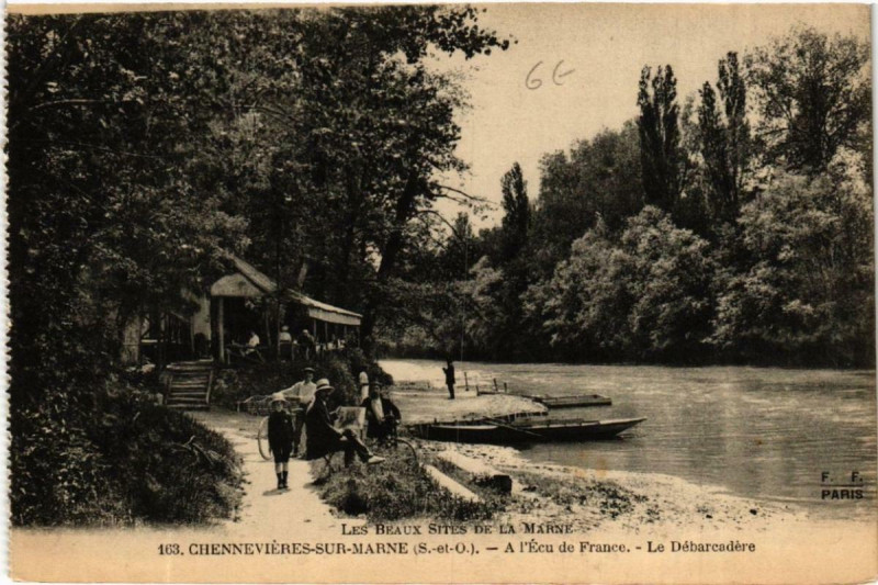 Carte postale ancienne Chennevieres-sur-Marne A l'Ecu de France Le debarcadere à Chennevières-sur-Marne