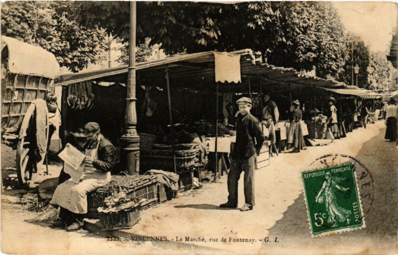 Carte postale ancienne Vincennes Le Marche. rue de Fontenay. à Vincennes