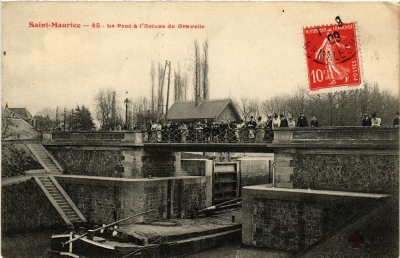 Carte postale ancienne Saint-Maurice Le Pont de l'Ecluse de Gravelle. à Saint-Maurice