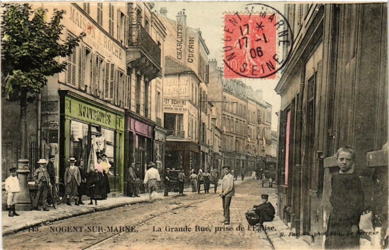 Carte postale ancienne Nogent sur Marne La Grande-Rue. prise de l'Eglise. à Nogent-sur-Marne