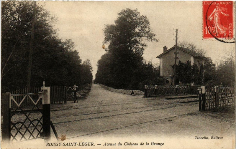 Carte postale ancienne Boissy-Saint-Leger Avenue du Chateau de la Grange. à Boissy-Saint-Léger
