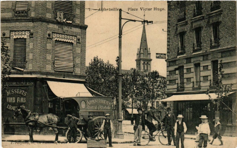 Carte postale ancienne Alfortville Place Victor Hugo à Alfortville