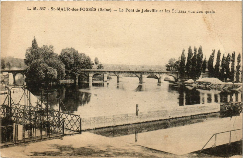 Carte postale ancienne Saint-Maur-des-Fosses - Le Pont de Joinville et les Ecluses vus des qu à Saint-Maur-des-Fossés