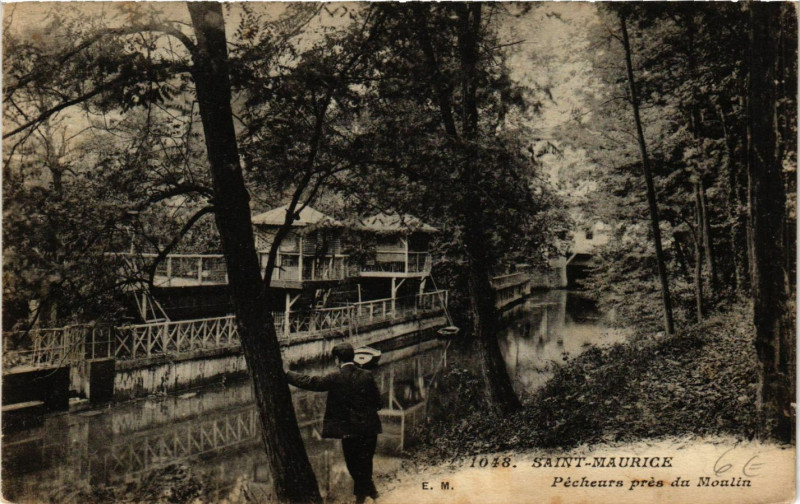 Carte postale ancienne Saint-Maurice Pecheurs pres du Moulin à Saint-Maurice