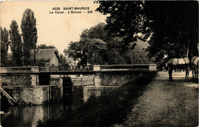 Carte postale ancienne Saint-Maurice Le Canal - L'Ecluse à Saint-Maurice