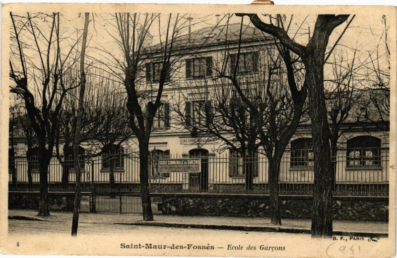 Carte postale ancienne Saint-Maur-des-Fosses - Ecole des Garcons à Saint-Maur-des-Fossés