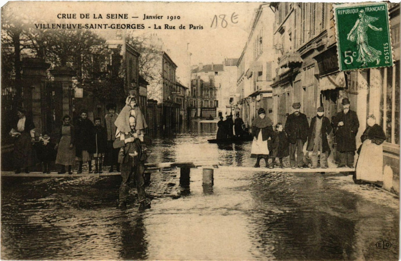Carte postale ancienne Villeneuve-Saint-Georges - La Rue de Paris à Villeneuve-Saint-Georges