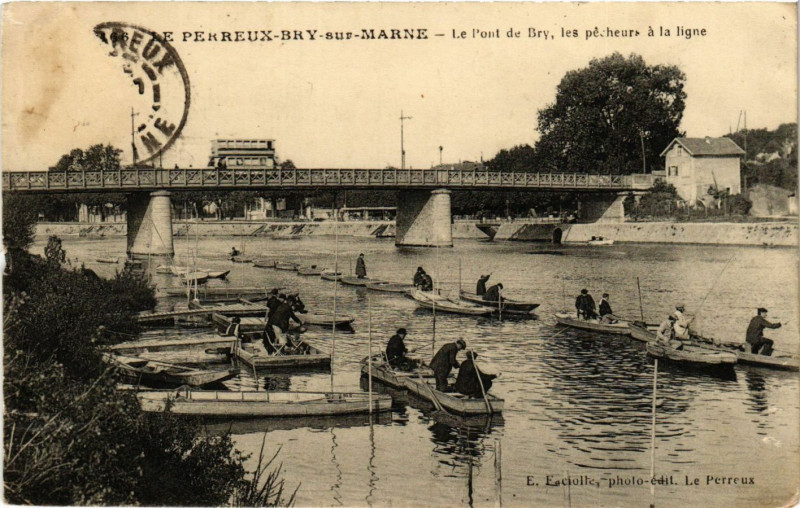 Carte postale ancienne Le Perreux-Bry-sur-Marne - Le Pont de Bry, les pecheurs a la ligne à Bry-sur-Marne