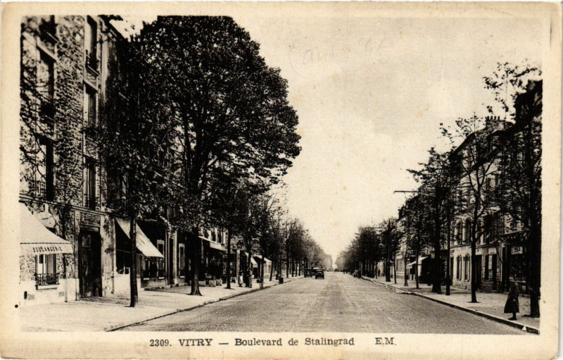 Carte postale ancienne Vitry - Boulevard de Stalingrad