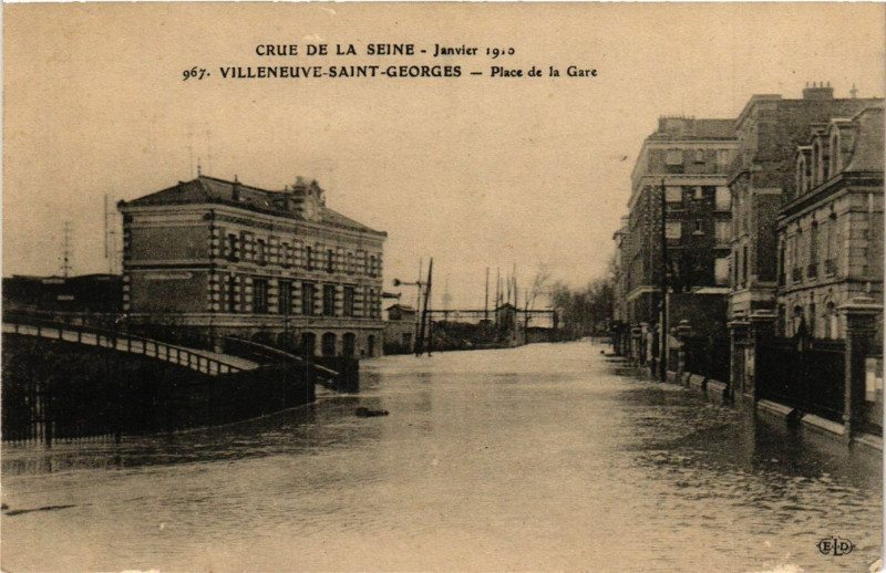 Carte postale ancienne Villeneuve-Saint-Georges - Place de la Gare à Villeneuve-Saint-Georges