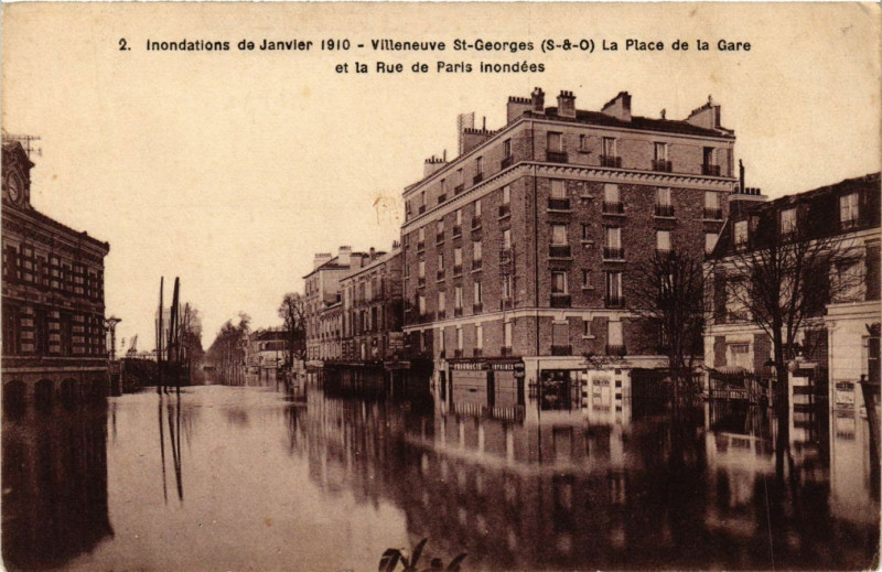 Carte postale ancienne Villeneuve-Saint-Georges - La Place de la Gare et la Rue de Paris i à Villeneuve-Saint-Georges