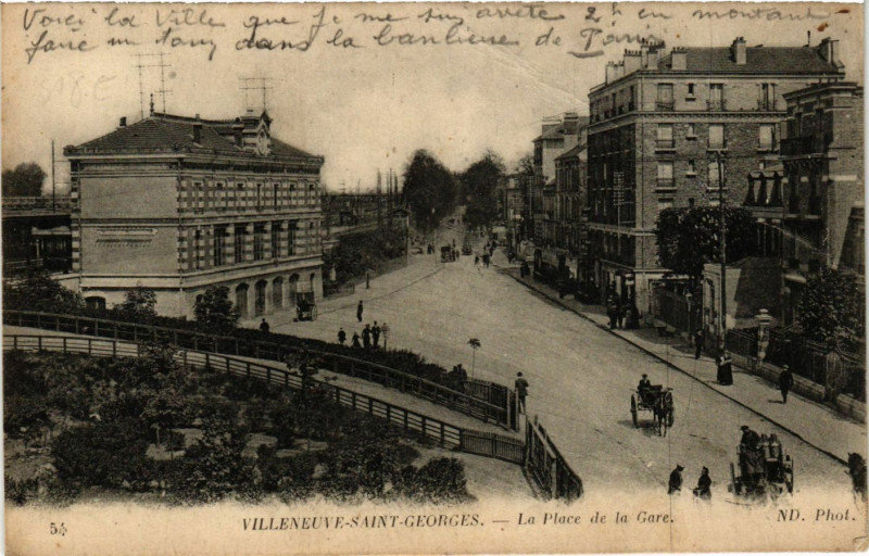 Carte postale ancienne Villeneuve-Saint-Georges - La Place de la Gare à Villeneuve-Saint-Georges