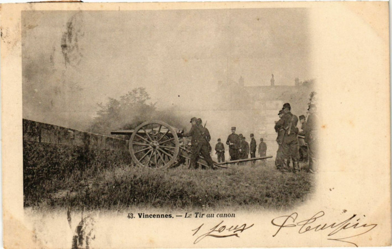 Carte postale ancienne Vincennes - Le Tir au canon à Vincennes