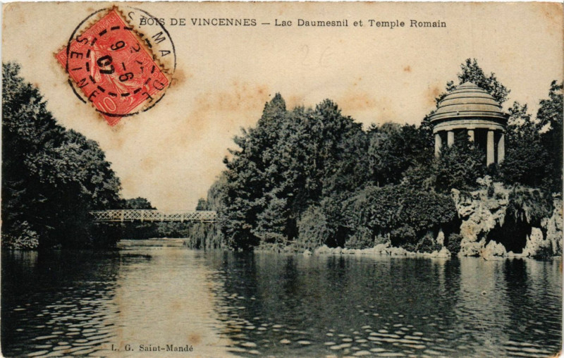 Carte postale ancienne Bois de Vincennes - Lac Daumesnil et Temple Romain à Vincennes
