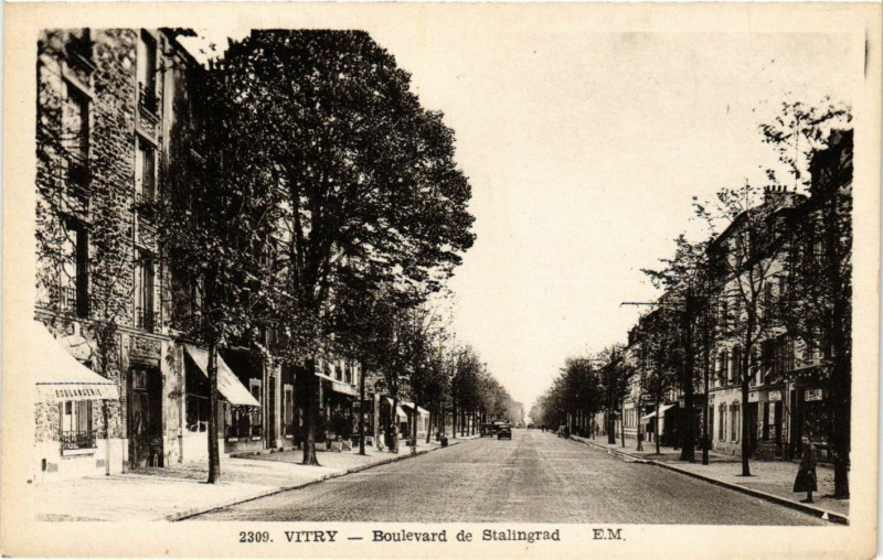 Carte postale ancienne Vitry - Boulevard de Stalingrad