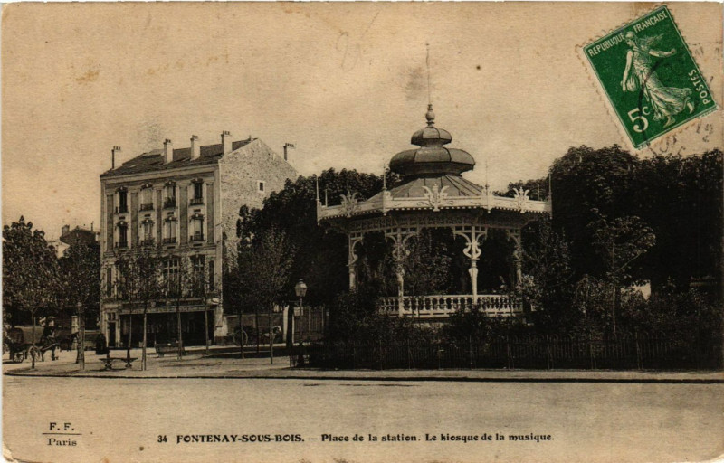 Carte postale ancienne Fontenay-Sous-Bois - Place de la station à Fontenay-sous-Bois