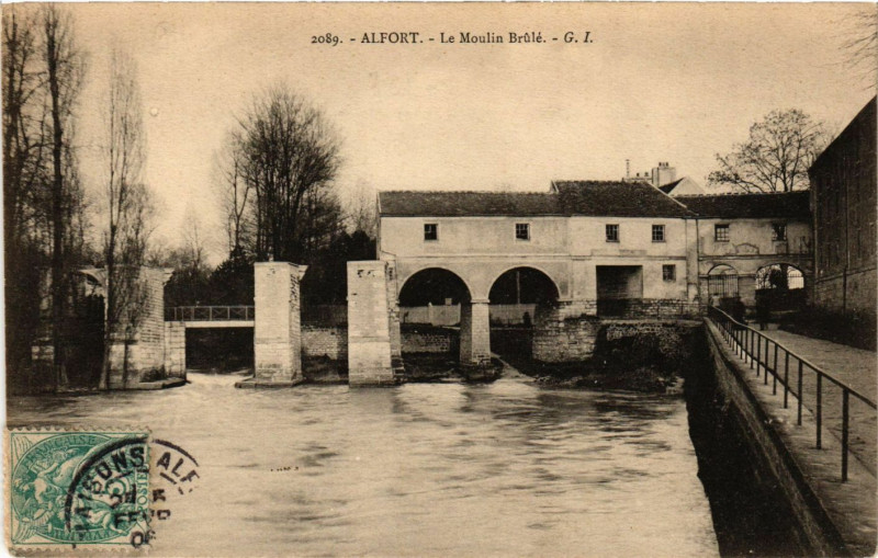Carte postale ancienne Alfort - Le Moulin Brule