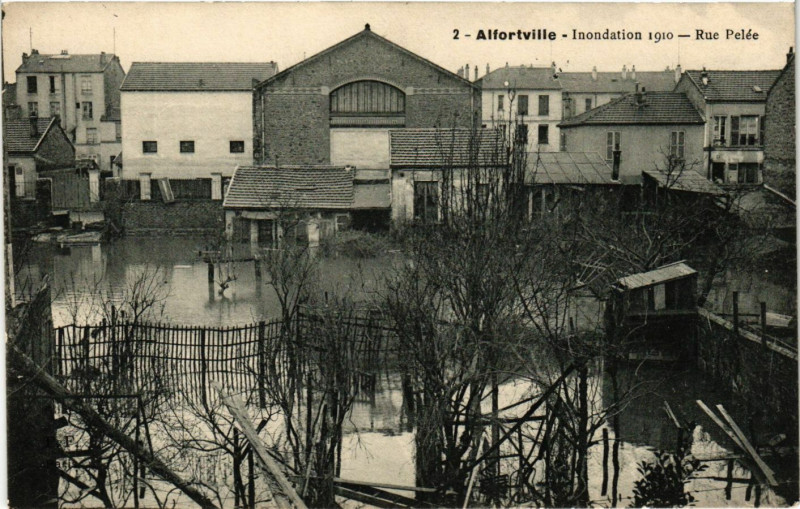 Carte postale ancienne Alfortville - Rue Pelee à Alfortville