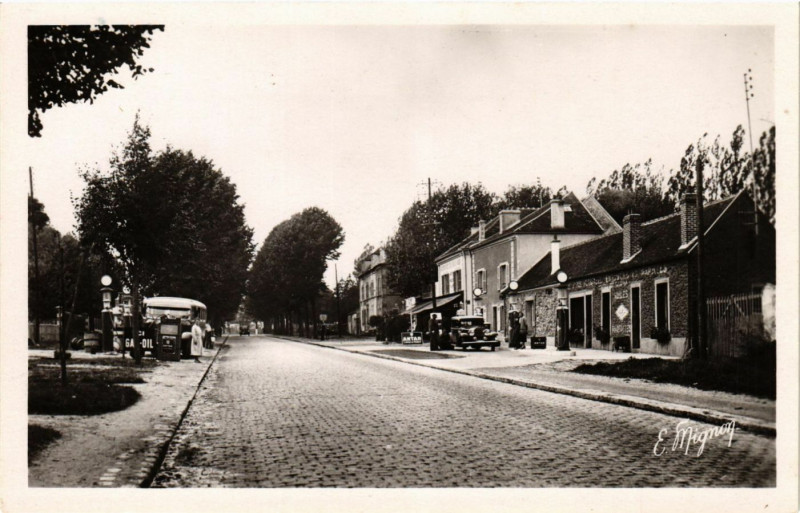 Carte postale ancienne Villecresnes - Route Nationale à Villecresnes