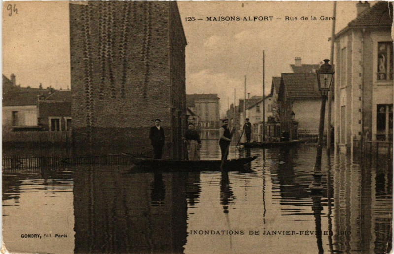 Carte postale ancienne Maisons-Alfort - Rue de la Gare à Maisons-Alfort