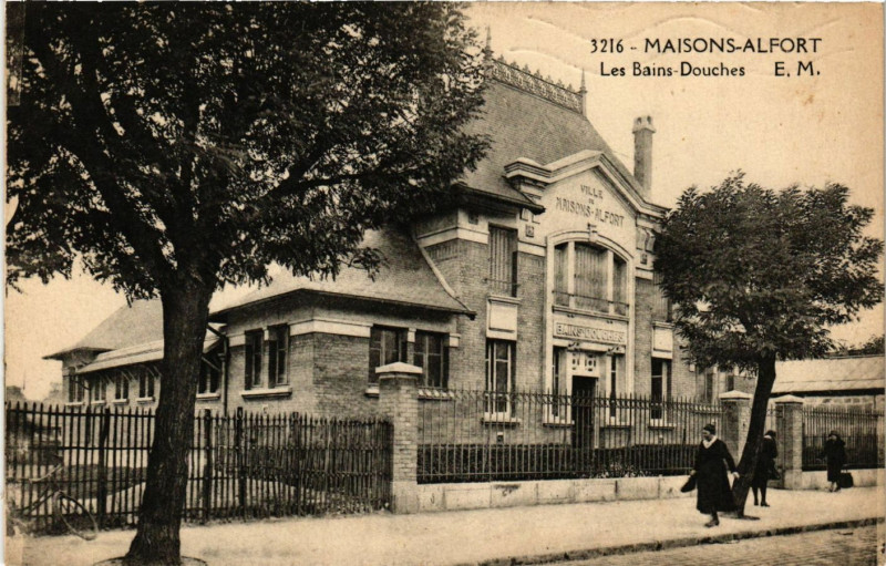 Carte postale ancienne Maisons-Alfort - Les Bains Douches à Maisons-Alfort