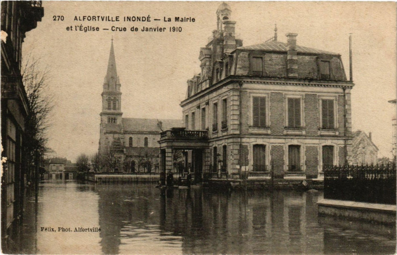 Carte postale ancienne Alfrotville-Inonde - La Mairie et l'Eglise