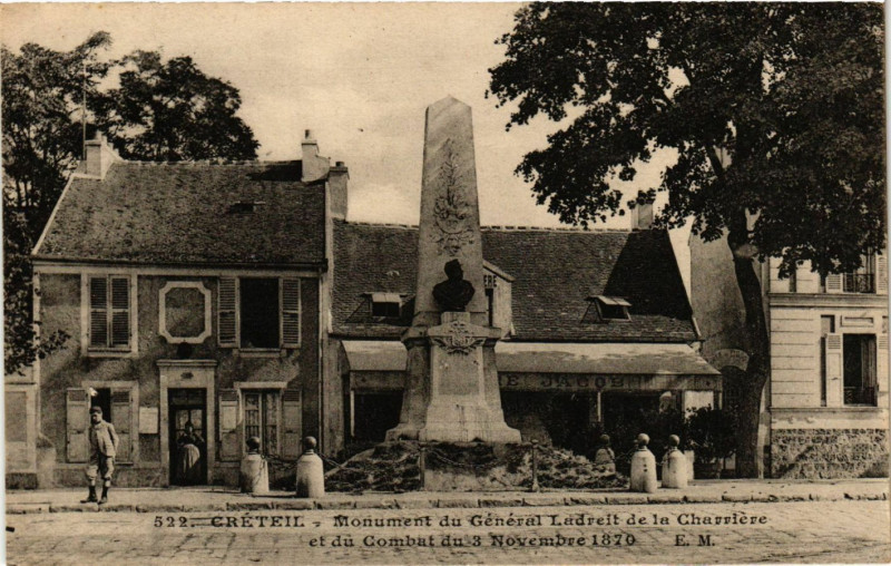 Carte postale ancienne Creteil - Monument du General à Créteil