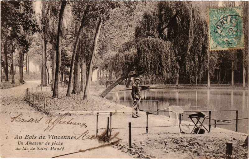 Carte postale ancienne Au Bois de Vincennes - Un Amateur de peche à Vincennes