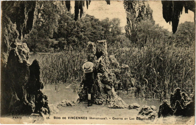 Carte postale ancienne Bois de Vincennes - Grotte et la Daumesnil à Vincennes