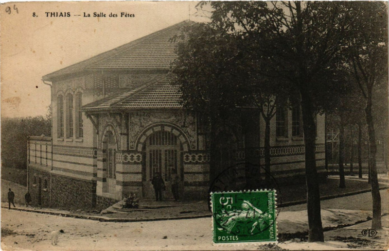Carte postale ancienne Thiais - La Salle des Fetes à Thiais