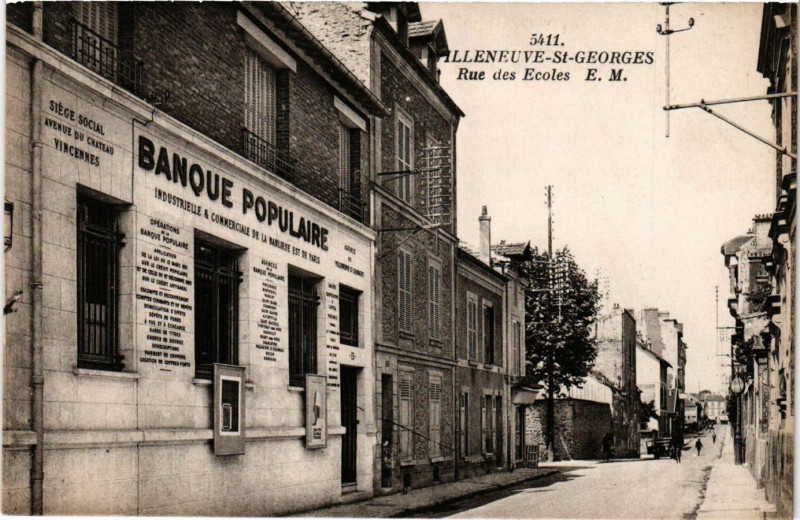 Carte postale ancienne Villeneuve-Saint-Georges - Rue des Ecoles à Villeneuve-Saint-Georges