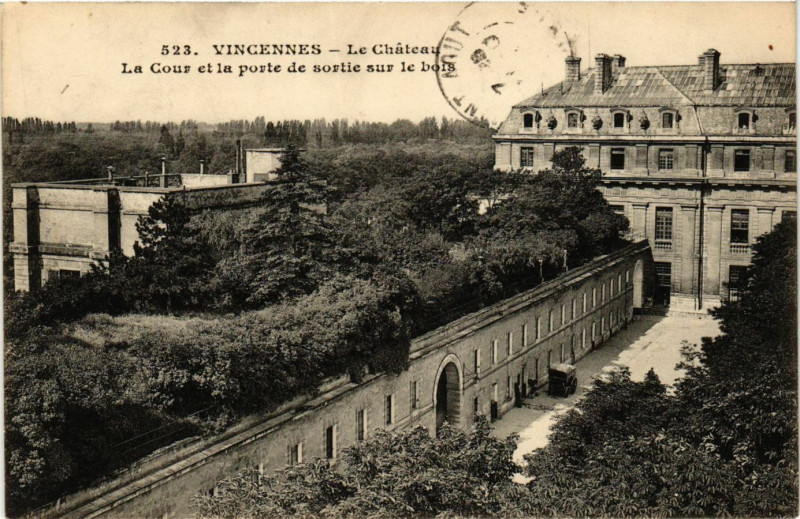 Carte postale ancienne Vincennes - Le Chateau à Vincennes