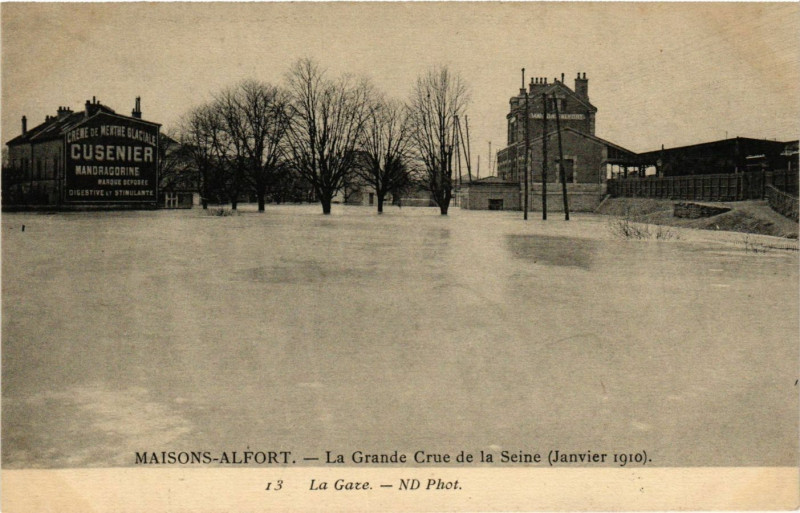 Carte postale ancienne Maisons-Alfort - La Grande Crue de la Seine à Maisons-Alfort