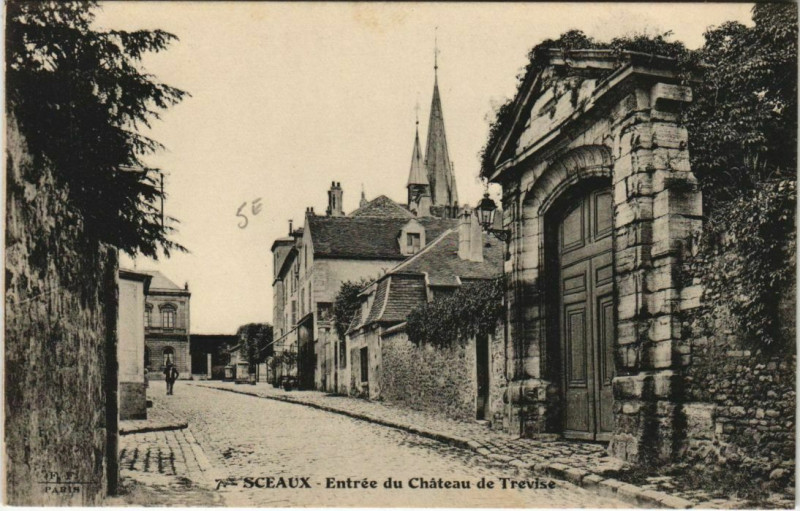 Carte postale ancienne Sceaux entrée du Chateau à Sceaux