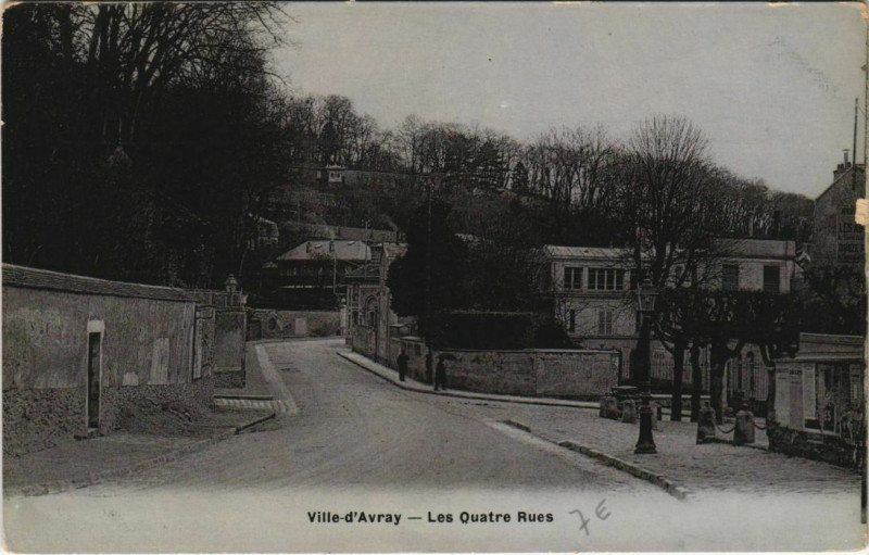Carte postale ancienne Ville-D'Avary Les Quatre Rues